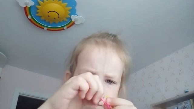 как сплести клевер из резинок на крючке смотреть онлайн