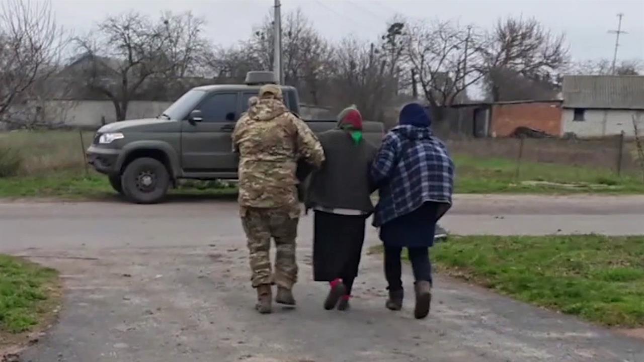 Морпехи Каспийской флотилии эвакуировали жителей села Гуево в Курской области