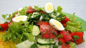 Салат с перепелиными яйцами