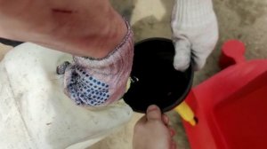 Как заливать воду во вкладывающийся дорожный водоналивной барьер блок от компании ПОЛИМЕР КОРП