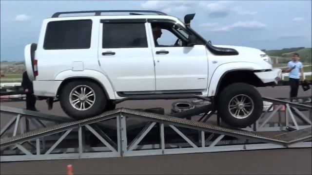 УАЗ ПАТРИОТ ! НА ЧТО СПОСОБНА ПОДВЕСКА ! ТЕСТ НА ВЫВЕШИВАНИЯ смотреть онлайн