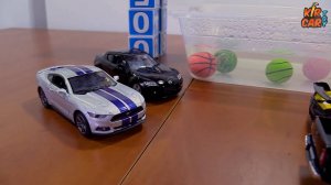 Машинки игрушки, горка и бассейн с шариками. Кир Кар Тойс