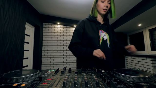 Miss Monique - MiMo Weekly Podcast #004 [Progressive Music]