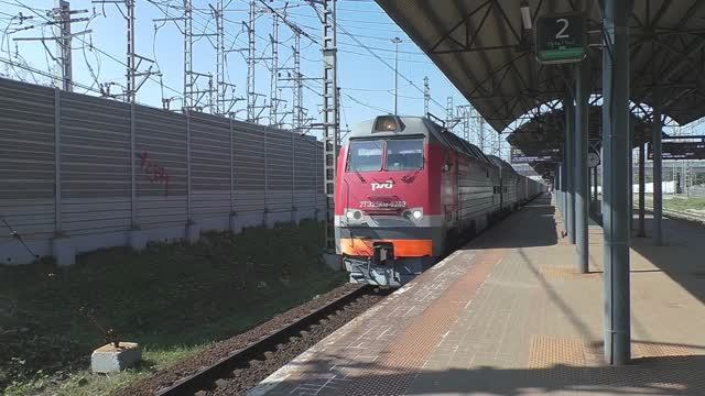 Тепловоз 2ТЭ25КМ-0289 (ТЧЭ-2) с контейнерным поездом.