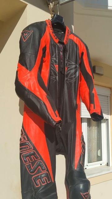 MotoGP Dainese leather suit смотреть онлайн
