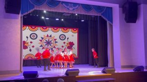 "Как у наших у ворот ,круглый год хоровод"