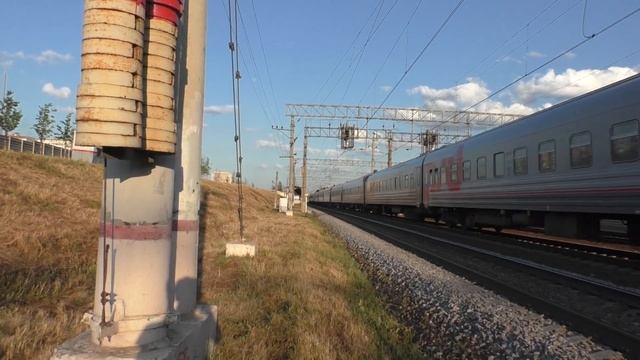 Электровоз ЭП2К-272 с пассажирским поездом №125 Новороссийск - Москва