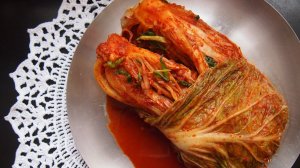 Традиционная корейская кухня: Пэчу кимчи (배추김치) или кимчи из пекинской капусты.
