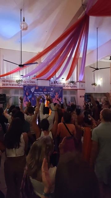 Случайно попали на международный фестиваль Hare Krishna смотреть онлайн