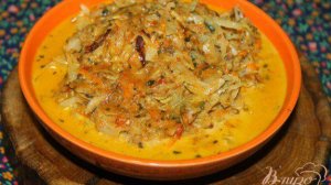 Тушеная капуста с грибами и кабачком в томатно - сметанном соусе