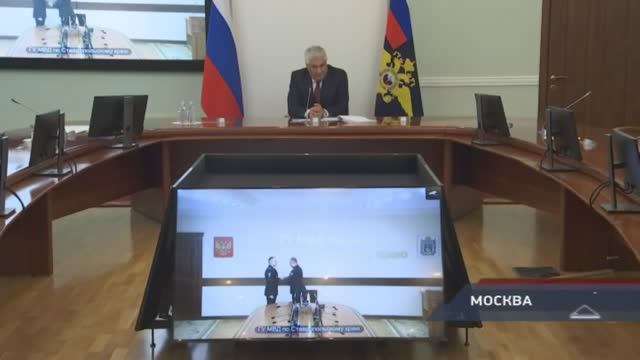 Владимир Колокольцев наградил сотрудников полиции, отличившихся при спасении погибавших
