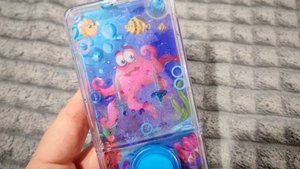 играем в детскую игрушку из 90-х, детские игры