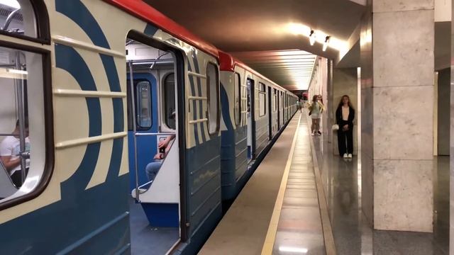 81-717/714.5М Перекраска Московский транспорт, 81-717/714.5М и 81-714.5 На станции Каширская
