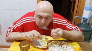 Мукбанг. Яичница на сале салат "Весенний" и Оранж. Как арбитры в РПЛ безобразничают.