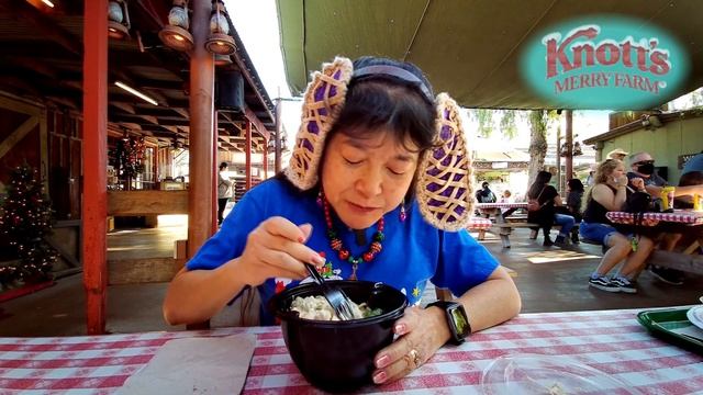 Chicken Caesar Pasta Salad at Grizzly Creek Lodge #KnottsBerryFarm #2021KnottsMerryFarm смотреть онлайн