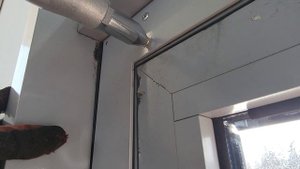 Вырвало доводчик и нет места для крепежа? Нужно изготовить пластину для усиления профиля и доводчик