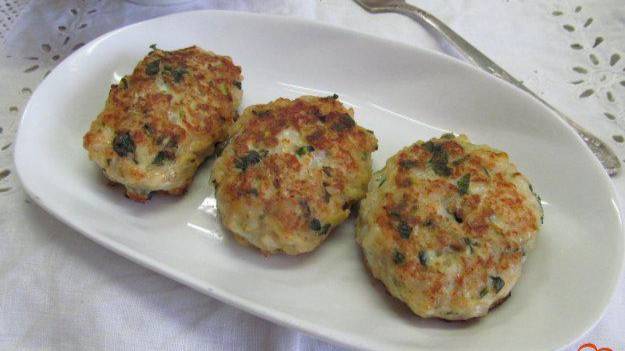 Куриные котлеты с рисом и кабачком
