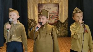 Младшая вокальная группа "Жемчужина" песня "Раз,два левой."