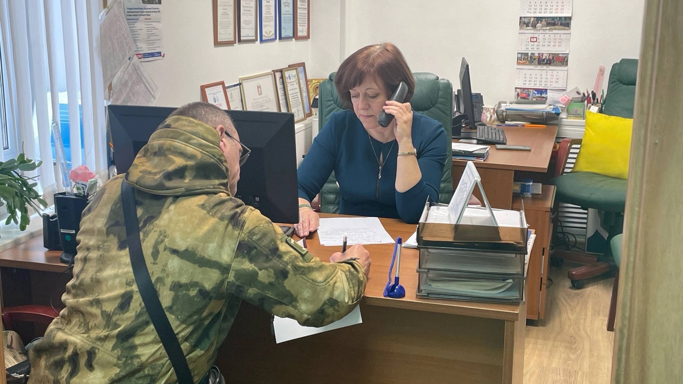 Для военнослужащих и их семей. В округе работает фонд «Защитники Отечества»