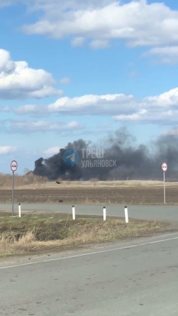 Прямо сейчас в Чердаклинском районе в поселке Первомайском горит трава