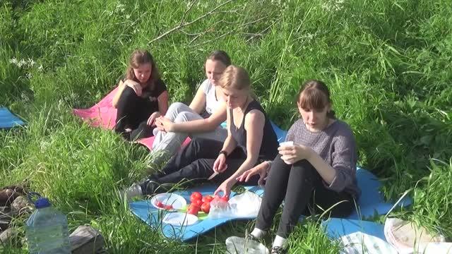 Бхакти-врикша, вечер у реки (Вологда, 2016)