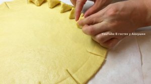 Пирог из песочного теста. Начинка сливочный сыр и варенье.