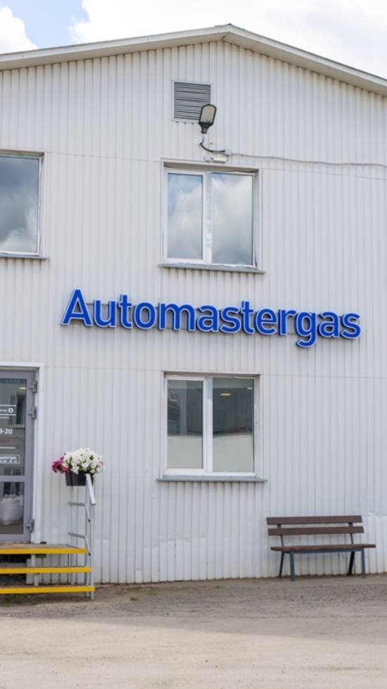 Делимся видеоотзывом от водителя, который уже год заправляет автомобиль газом. смотреть онлайн