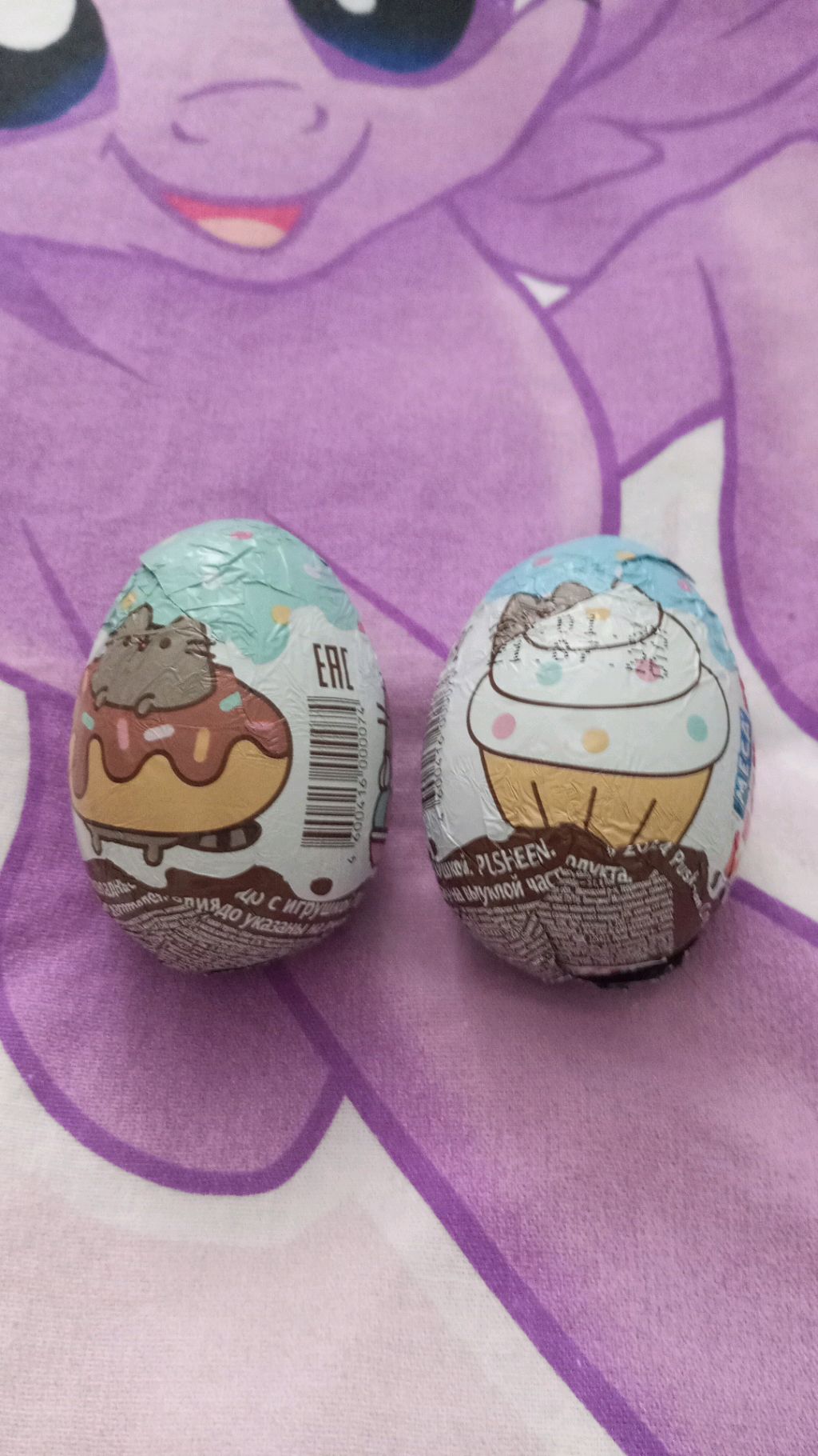 распаковка новых яиц с Pusheen