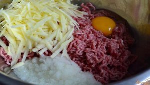 Мясные котлеты с яблоком