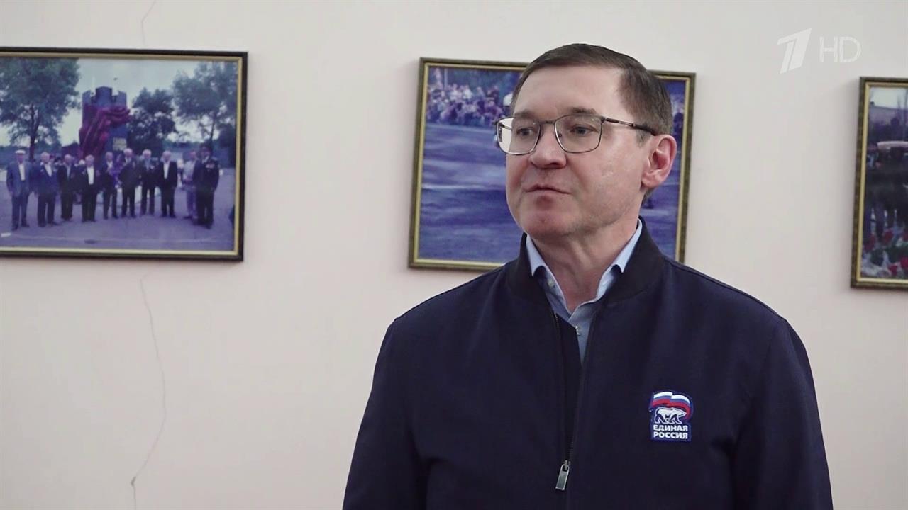 О помощи фронту говорил секретарь генсовсета "Единой России" Владимир Якушев