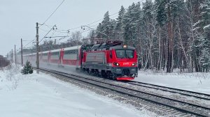 В новом облике после ремонта! ЭП20-025 с поездом Москва - Адлер летит на всех парах