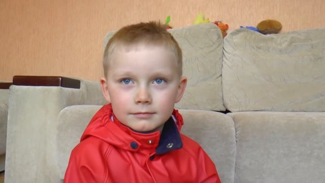 Пожарная машина для детей - играет в пожарного и тушит игрушечную машинку на