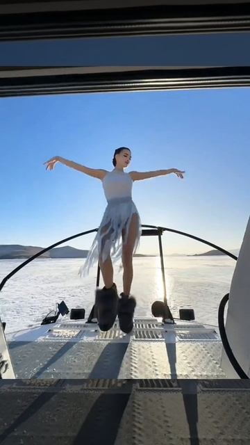 Алина Загитова Байкал (-5 мороза)