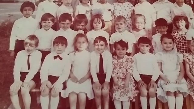 Сегодня попались под руку детские фотографии☺. Мы дети 80-х.У кого сохранились такие же😊.