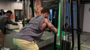 Пуловер с канатом в кроссовере