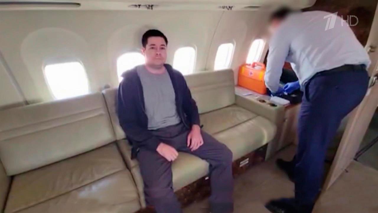 "Два дня не спал" - возвращенный в РФ по обмену Петров дал первый комментарий