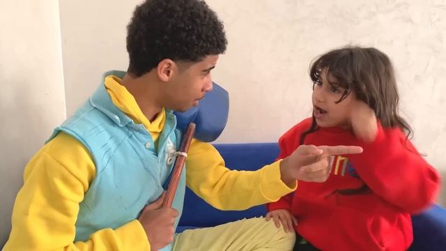 الجار الغاضب تسلل إلى منزلنا 😨😱 انكسر رأس أخي 😩💔 смотреть онлайн