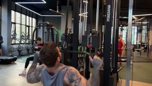 Тяга вертикального блока к груди