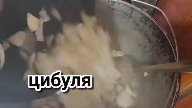 Кукурудзяна крупа із м'ясом і салом #кулінарія #готування #крупа #кукурудза