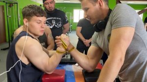 КАК БОРОТЬСЯ В ЗАВЯЗКАХ?|Философия Армрестлинга|День борьбы