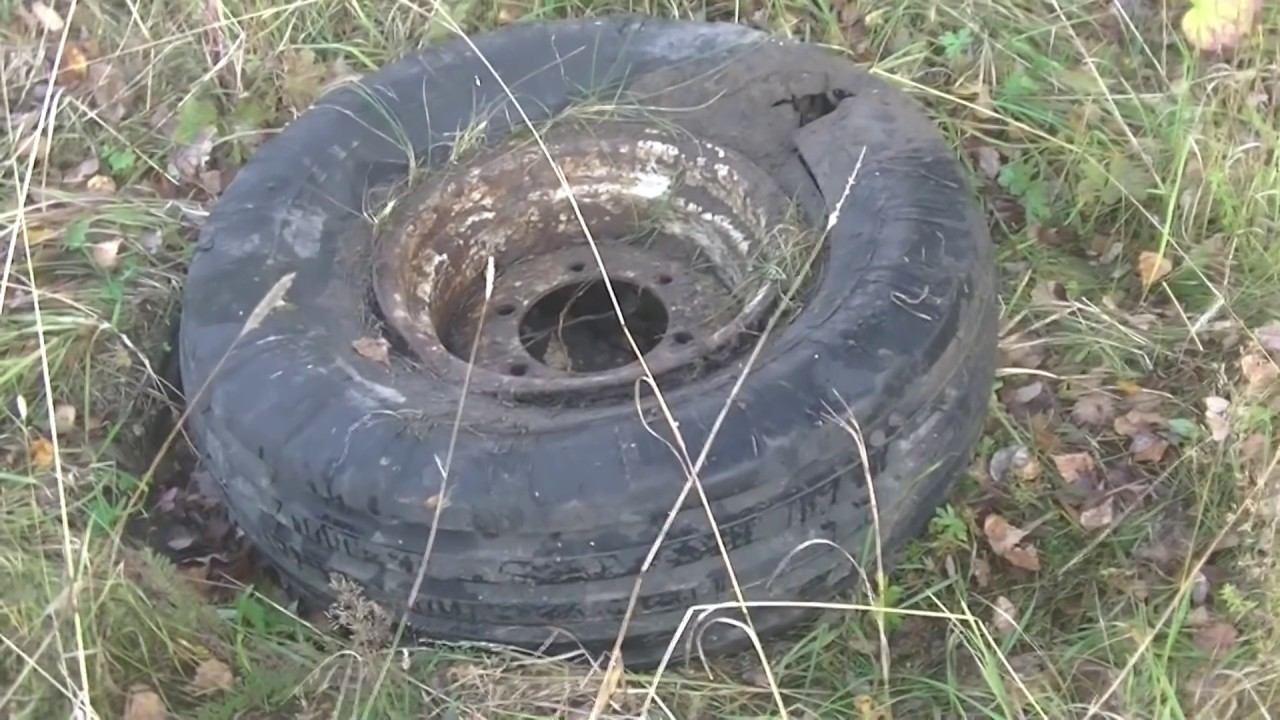 Колхозная свалка металлолома. Металл который нельзя трогать.