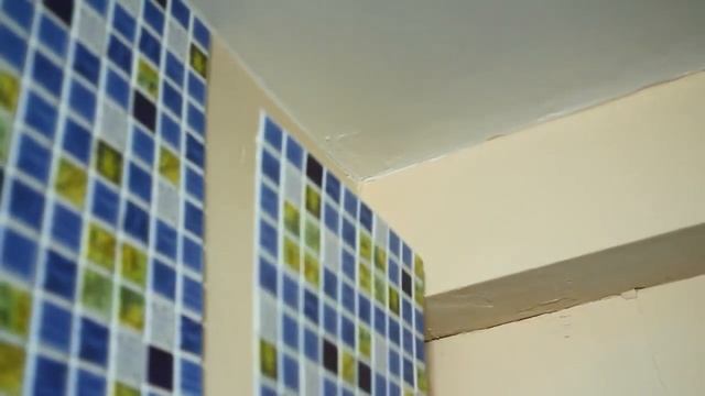 Decorative interior wall cladding to avoid cracks