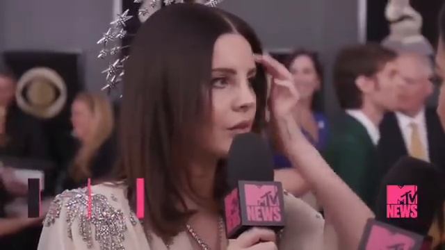 Lana Del Rey Grammys 2018 ) Red Carpet, Interview)