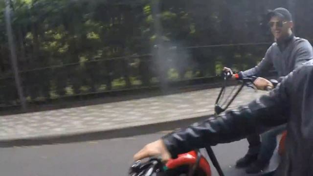 Обзорная экскурсия в Межигорье на электробайке!!! смотреть онлайн