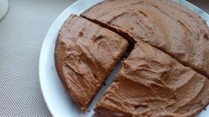 Шоколадный пирог с арахисовой глузурью