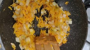 Делаю поджарку из лука и моркови, деревенские будни