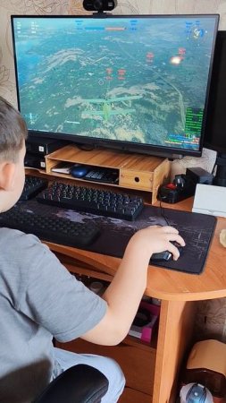 War Thunder. Играет внук.