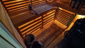 Русская баня с дровяной печью, комнатой отдыха и санузлом.