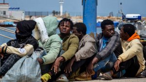 Сийярто указал на желание лидеров ЕС заполонить Европу мигрантами