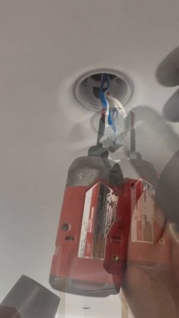 Установка светильника по системе втяжка.